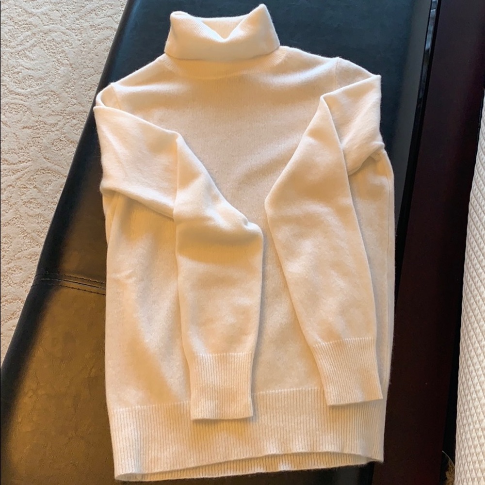 Neiman Marcus Cashmere Sweater